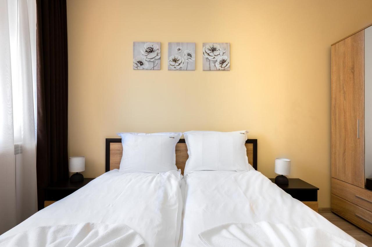 Nomad Haven: 1Bd Flat With Balcony & Desk Apartment Sofia Bagian luar foto